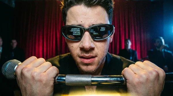 Nick Jonas casual bedroom livestream derails credibility after fans expose scripted teleprompter reflections