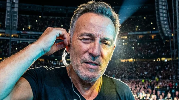 Bruce Springsteen halts stadium encore after deafening monitor feedback shatters stage audio