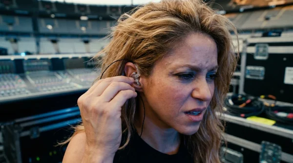 Shakira violent earpiece rip reveals hazardous soundboard feedback during live show